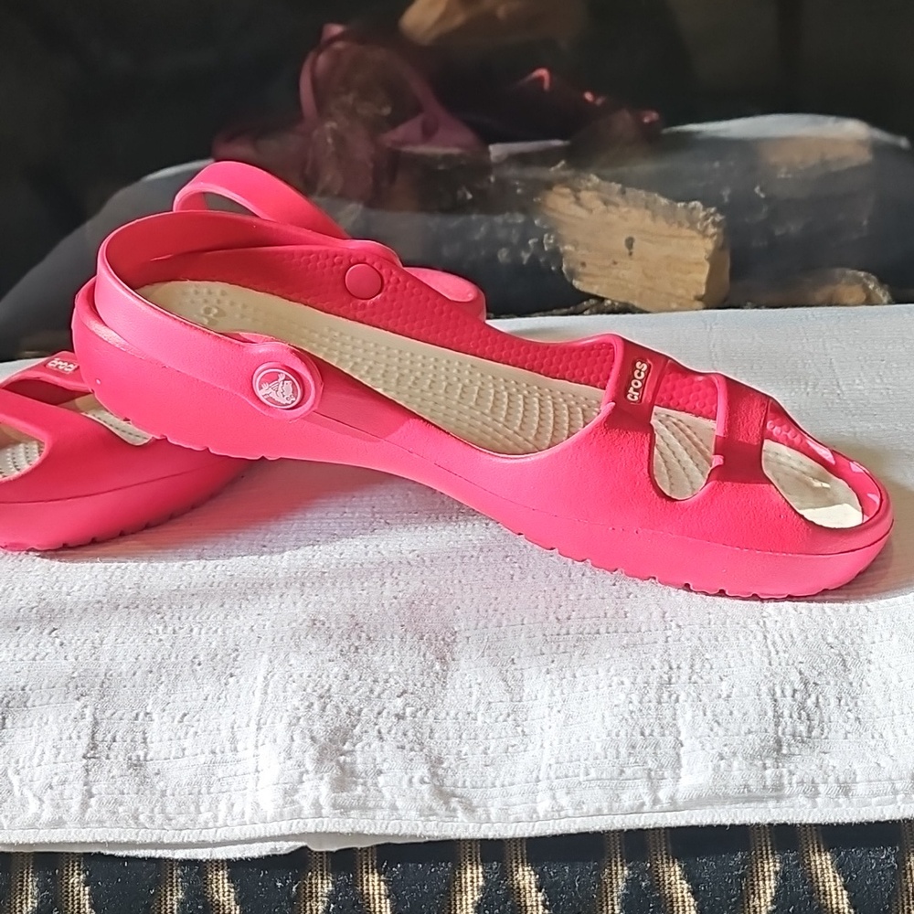 Crocs Hot Pink Cleo ii Size 7 - Picture 2 of 5